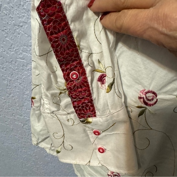 Purple Haze Properties Men’s White Embroidered Floral Long Sleeve Shirt - Picture 5 of 6